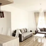 Alexandra\'S Apartments