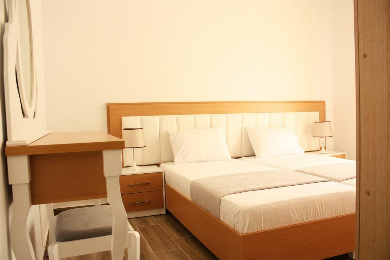 Alexandra's * Sarandë