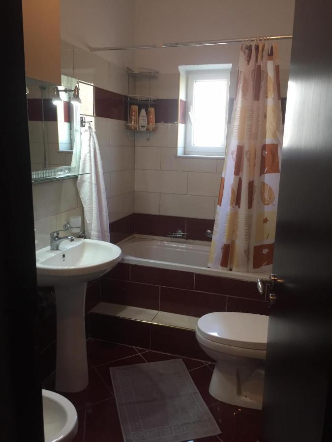 Alexandra's Apartamento Sarandë